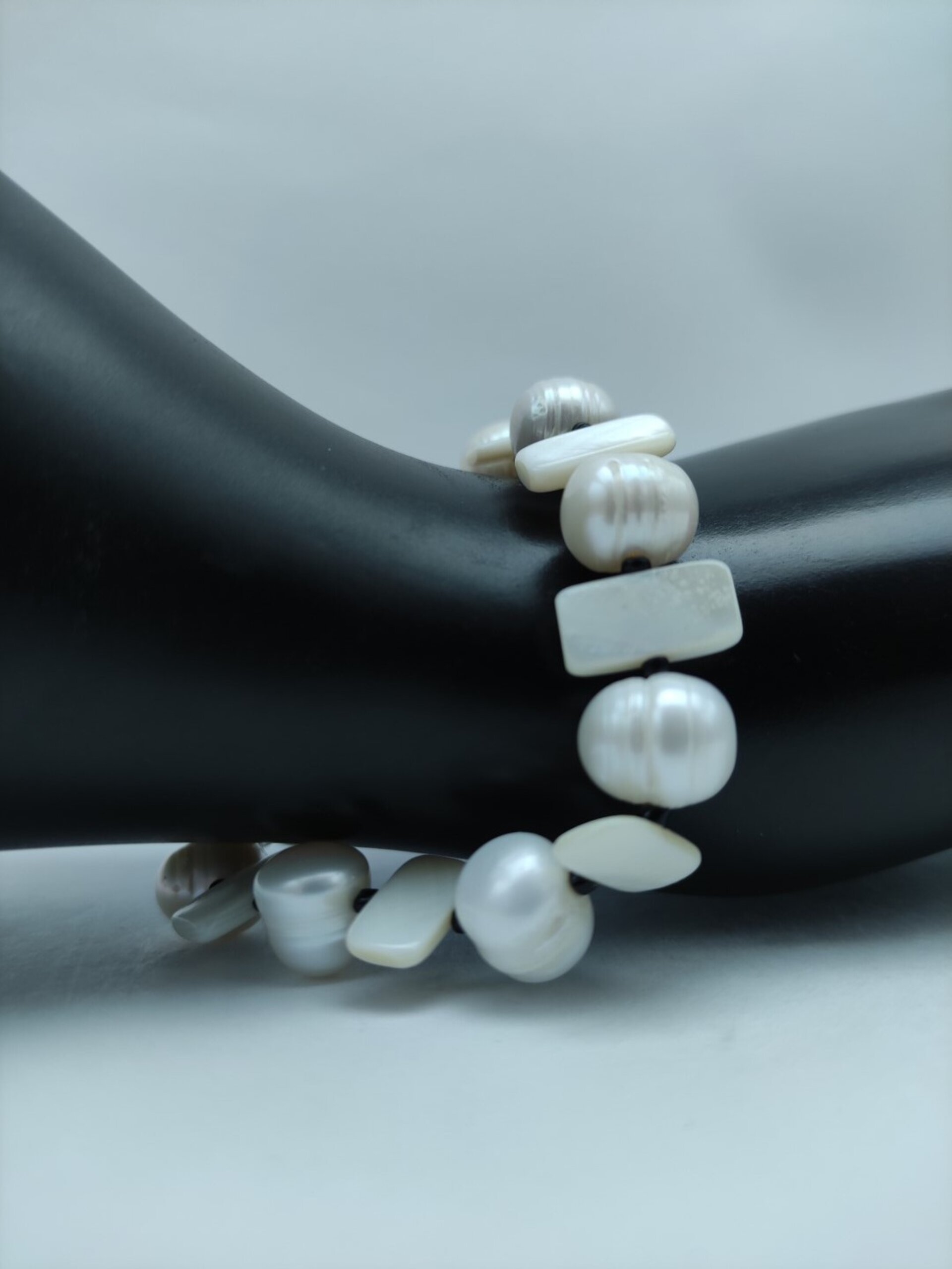 Pulsera de Perlas, Nácar y Coral Negro - 4