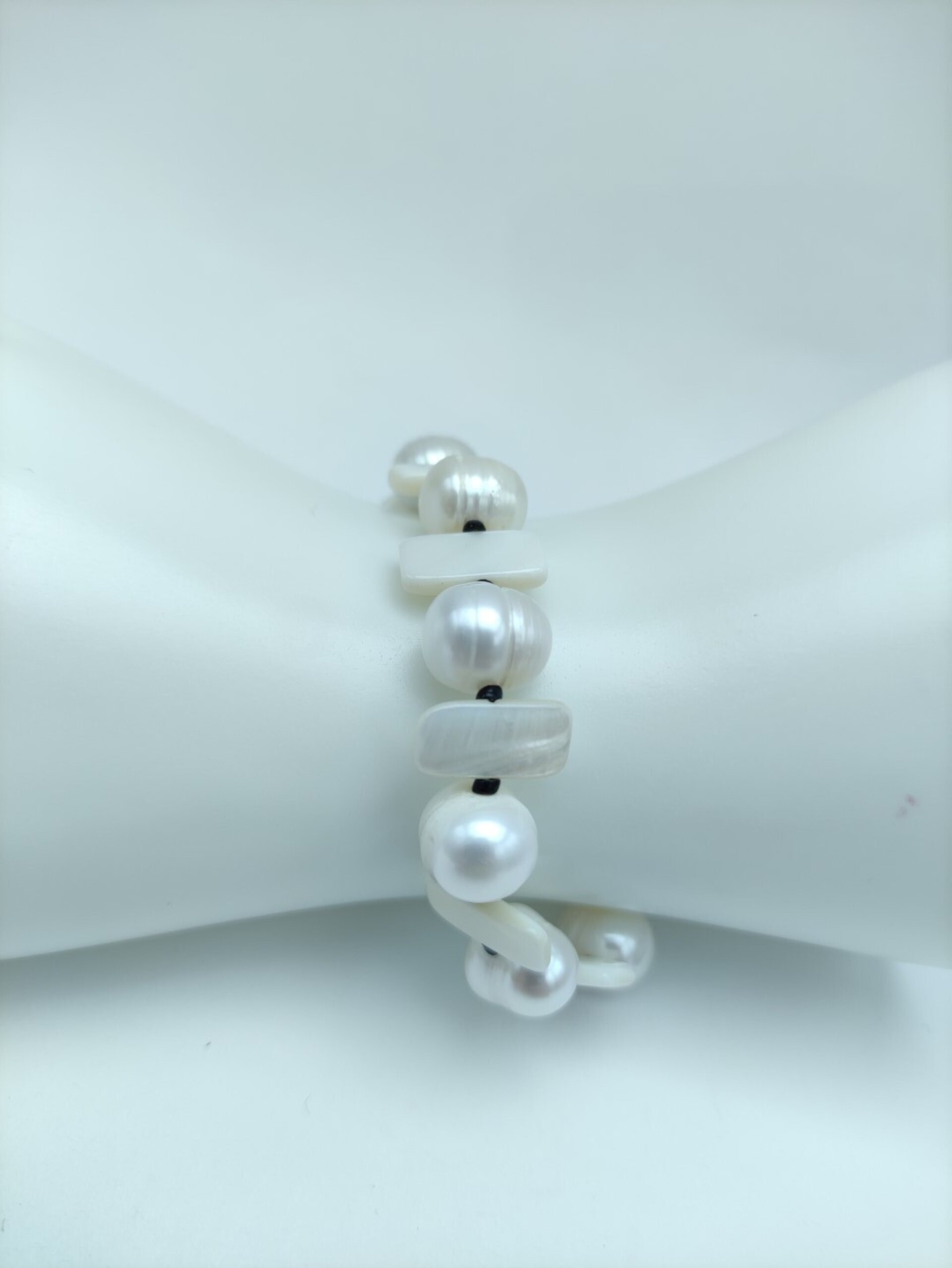Pulsera de Perlas, Nácar y Coral Negro - 2